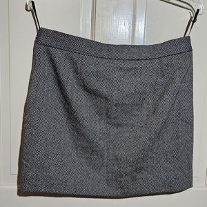 Gap Designed & Crafted herringbone black and white mini skirt size 4